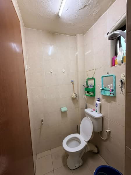Flat for Sale at Taman Daya - Chloe Chin - Bathroom - PropertyGuru.com.my