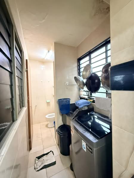 Flat for Sale at Taman Daya - Chloe Chin - Bathroom - PropertyGuru.com.my