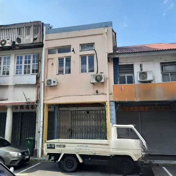 Shop for Sale in Kuching (Sarawak) - Cynthia Lim - Exterior - PropertyGuru.com.my
