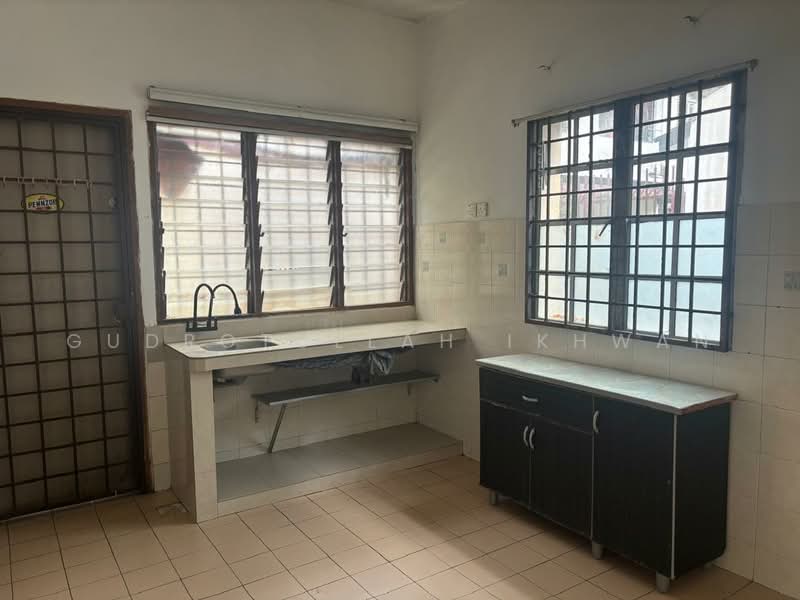 2-storey Terraced House for Rent in Seksyen 3 (Bangi) - Gudrotullah Ikhwan - Kitchen - PropertyGuru.com.my