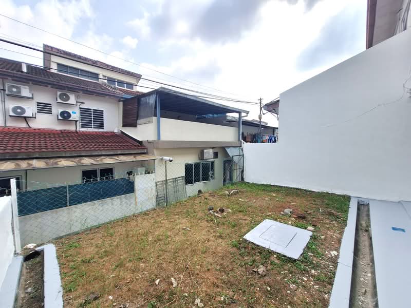 Rumah Teres 2-Tingkat untuk Dijual di Bandar Putra Permai (Seri Kembangan) - Lily Siow - Exterior - PropertyGuru.com.my