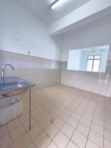 Rumah Teres 2-Tingkat untuk Dijual di Bandar Putra Permai (Seri Kembangan) - Lily Siow - Kitchen - PropertyGuru.com.my
