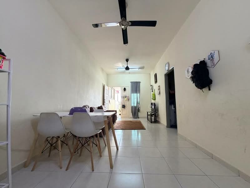 Rumah Teres 1-Tingkat untuk Dijual di Taman Desa Bidara (Kuala Ketil) - Hasrul Rosli - Living Room - PropertyGuru.com.my