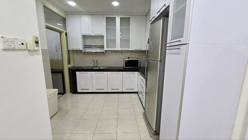 Rumah Teres 2-Tingkat untuk Dijual di Setia Tropika (Johor Bahru) - Arshad . - Kitchen - PropertyGuru.com.my