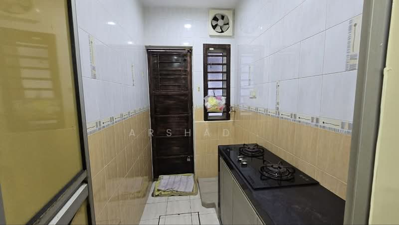 Rumah Teres 2-Tingkat untuk Dijual di Setia Tropika (Johor Bahru) - Arshad . - Kitchen - PropertyGuru.com.my