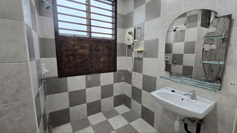 Rumah Teres 2-Tingkat untuk Dijual di Setia Tropika (Johor Bahru) - Arshad . - Bathroom - PropertyGuru.com.my