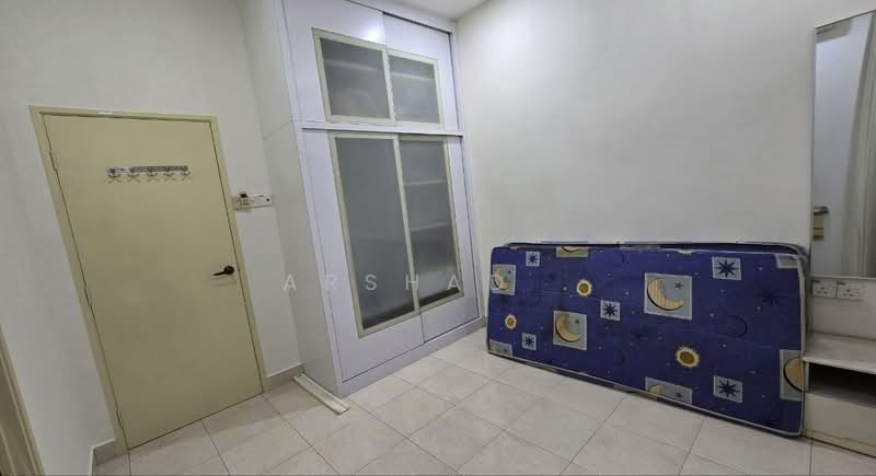 Rumah Teres 2-Tingkat untuk Dijual di Setia Tropika (Johor Bahru) - Arshad . - Bedroom - PropertyGuru.com.my
