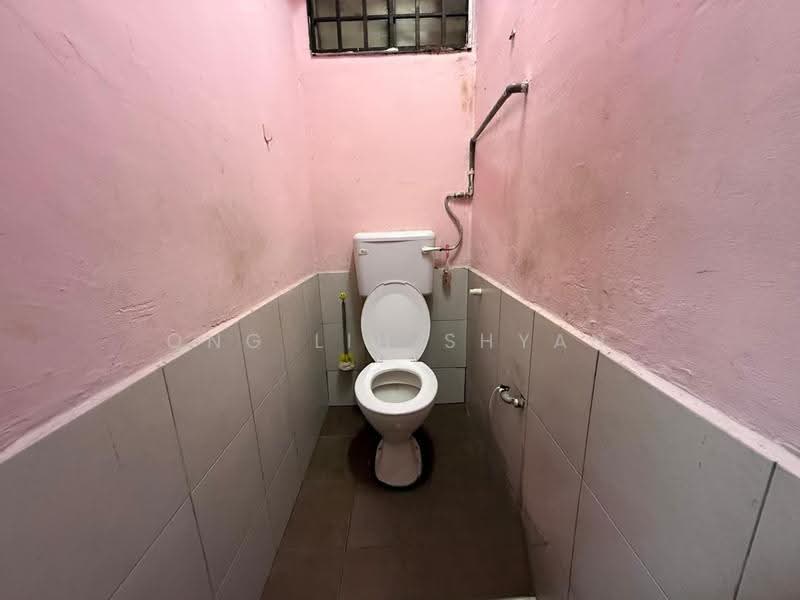 Rumah Flat untuk Dijual di Taman Scientex - Ong Lih Shyan - Bathroom - PropertyGuru.com.my