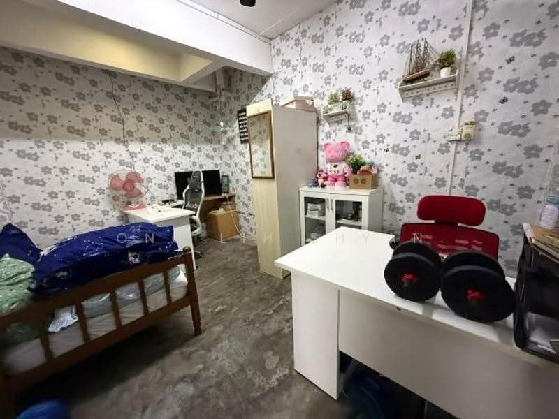 Rumah Flat untuk Dijual di Taman Scientex - Ong Lih Shyan - Study - PropertyGuru.com.my