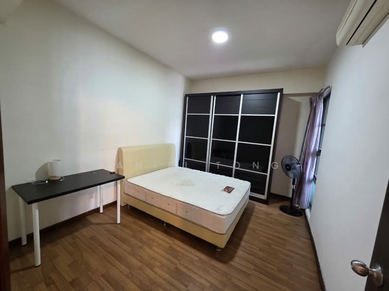 Kediaman Servis untuk Dijual di Saujana Residency - Daniel Tong - Bedroom - PropertyGuru.com.my