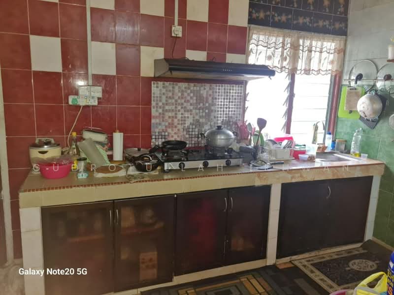 2-storey Terraced House for Rent in Seksyen 4 (Bangi) - Gudrotullah Ikhwan - Kitchen - PropertyGuru.com.my