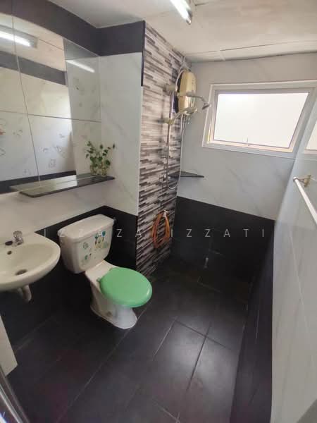Pangsapuri untuk Dijual di SD Tiara Apartment - Izzaza Izzati - Bathroom - PropertyGuru.com.my