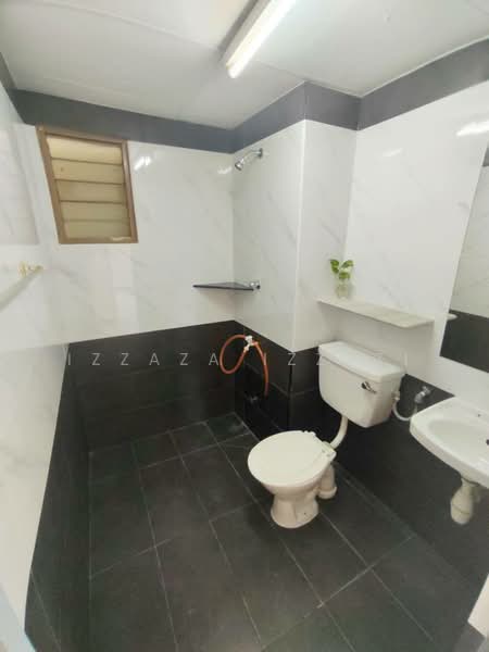 Pangsapuri untuk Dijual di SD Tiara Apartment - Izzaza Izzati - Bathroom - PropertyGuru.com.my