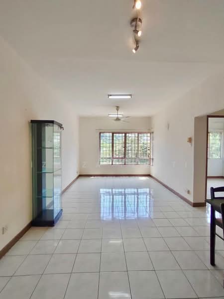 Pangsapuri untuk Dijual di SD Tiara Apartment - Izzaza Izzati - Living Room - PropertyGuru.com.my