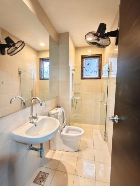 Semi-Detached House for Sale in Leisure Farm (Gelang Patah) - Ong Lih Shyan - Bathroom - PropertyGuru.com.my