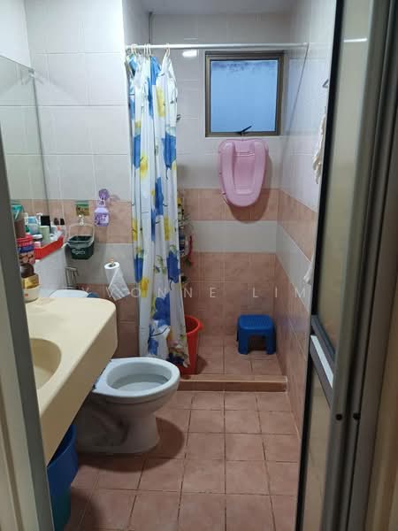 Pangsapuri untuk Dijual di Danga View Apartment - Yvonne Lim - Bathroom - PropertyGuru.com.my