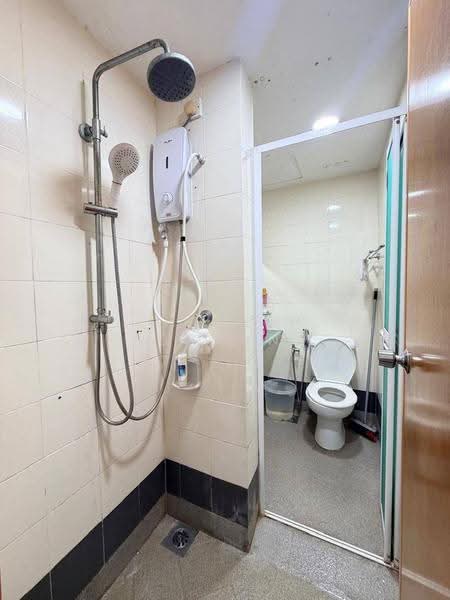 Kediaman Servis untuk Dijual di The Embassy (Bangunan Duta Impian) - Ong Lih Shyan - Bathroom - PropertyGuru.com.my