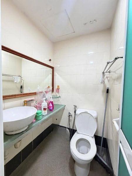Kediaman Servis untuk Dijual di The Embassy (Bangunan Duta Impian) - Ong Lih Shyan - Bathroom - PropertyGuru.com.my