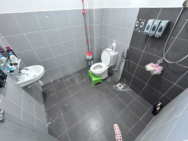 2-storey Terraced House for Sale in Bandar Putra Height (Subang Jaya) - Ameer Ali - Bathroom - PropertyGuru.com.my