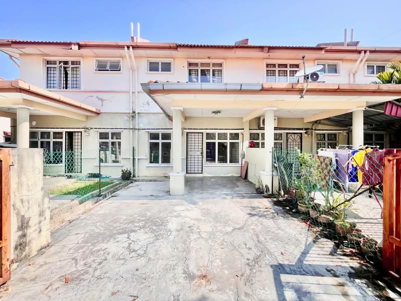 1.5-storey Terraced House for Sale in Taman Impian Putra (Bangi) - Gudrotullah Ikhwan - Exterior - PropertyGuru.com.my