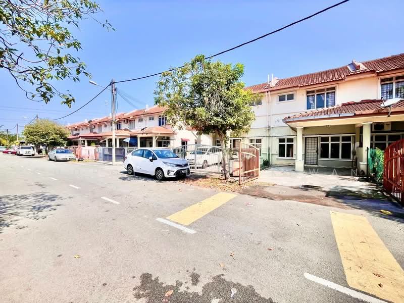 1.5-storey Terraced House for Sale in Taman Impian Putra (Bangi) - Gudrotullah Ikhwan - Exterior - PropertyGuru.com.my