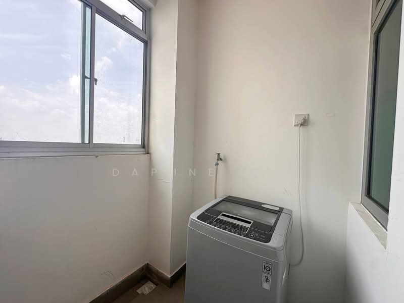 Kediaman Servis untuk Disewa di Meridin Bayvue Serviced Apartment - Daphne Lee - Balcony - PropertyGuru.com.my