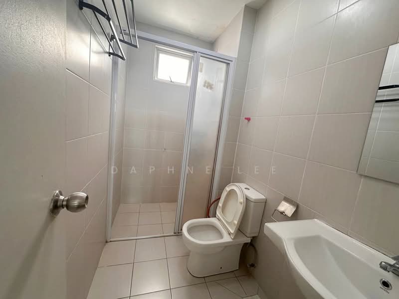 Kediaman Servis untuk Disewa di Meridin Bayvue Serviced Apartment - Daphne Lee - Bathroom - PropertyGuru.com.my