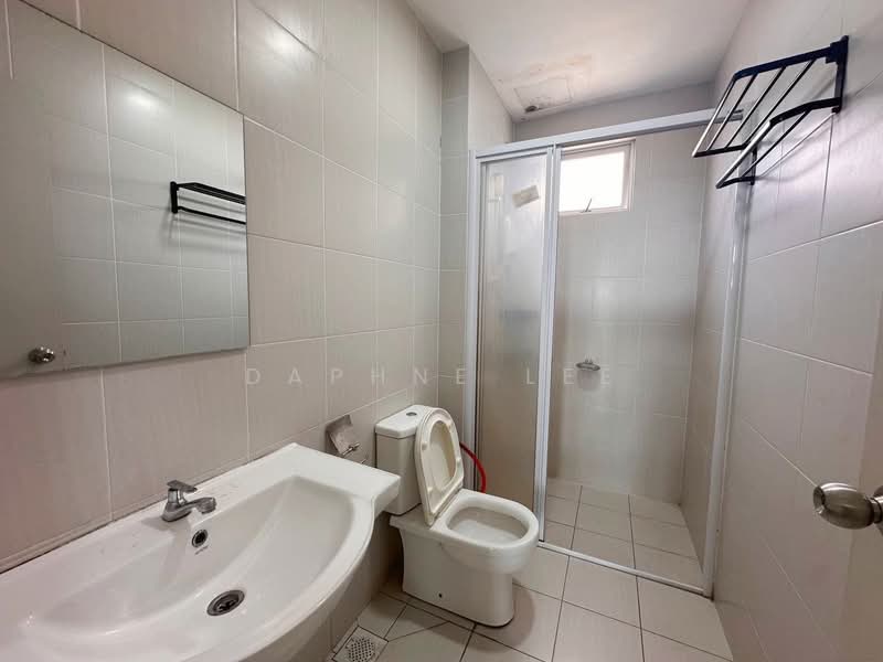 Kediaman Servis untuk Disewa di Meridin Bayvue Serviced Apartment - Daphne Lee - Bathroom - PropertyGuru.com.my