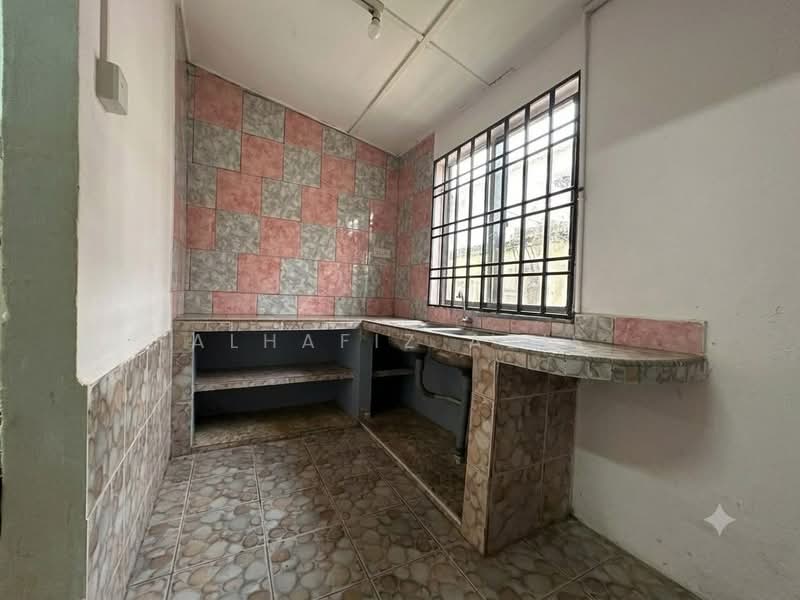 2-storey Terraced House for Sale in Senai (Kulai) - ALHAFIZ AZIS - Kitchen - PropertyGuru.com.my