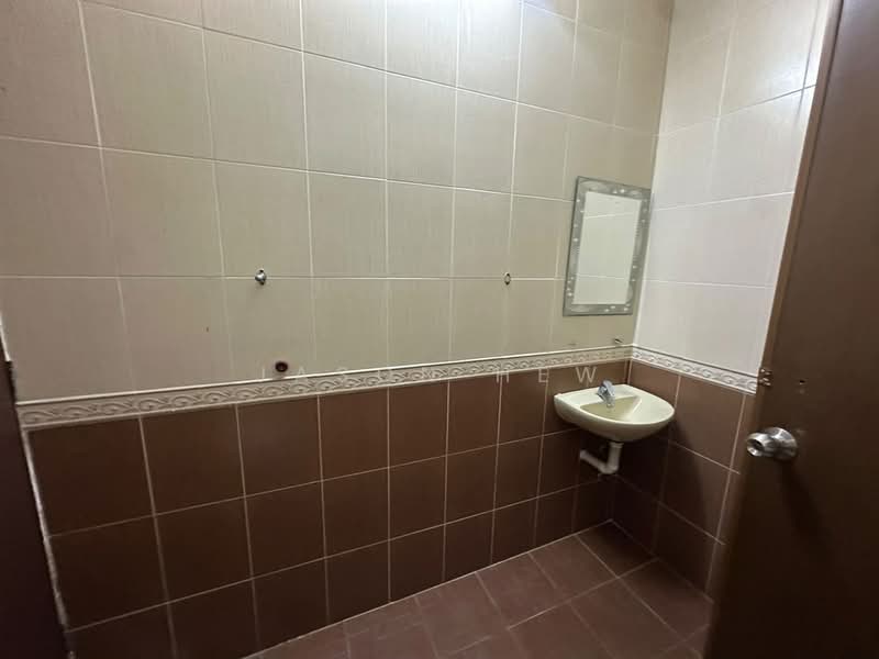 Rumah Berkembar untuk Dijual di Kelana Jaya (Petaling Jaya) - Jason Hew - Bathroom - PropertyGuru.com.my