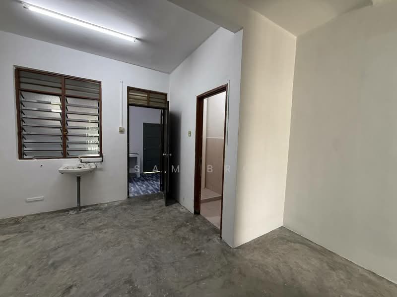 2-storey Terraced House for Sale in Taman Pelangi Jaya (Kluang) - Sam Bro - Interior - PropertyGuru.com.my