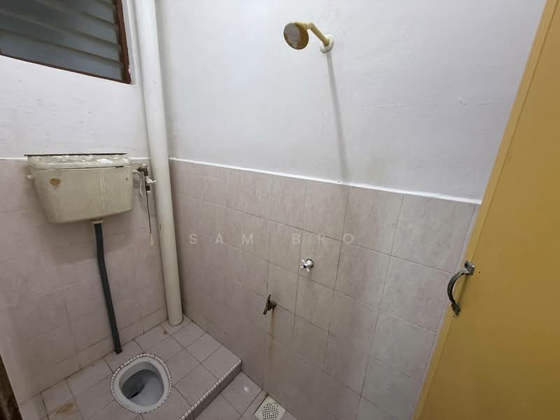 2-storey Terraced House for Sale in Taman Pelangi Jaya (Kluang) - Sam Bro - Bathroom - PropertyGuru.com.my
