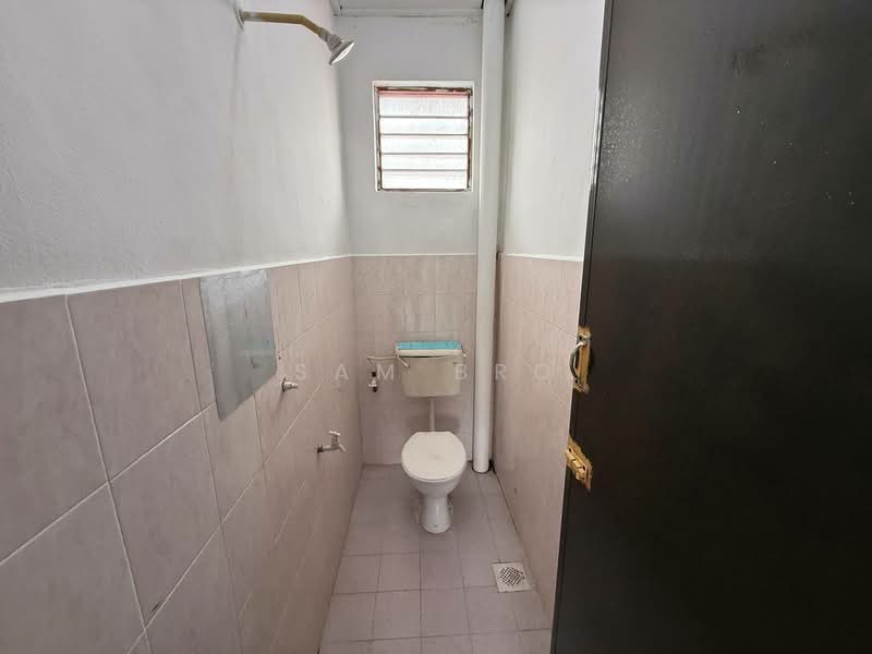 2-storey Terraced House for Sale in Taman Pelangi Jaya (Kluang) - Sam Bro - Bathroom - PropertyGuru.com.my
