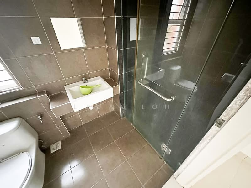 2-storey Terraced House for Sale in Bandar Seri Coalfields (Sungai Buloh) - Lucas Loh - Bathroom - PropertyGuru.com.my