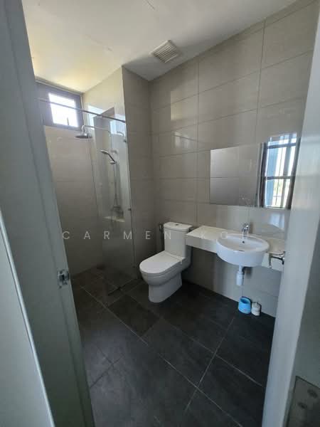 Kediaman Servis untuk Dijual di PJ Midtown - Carmen Koh - Bathroom - PropertyGuru.com.my
