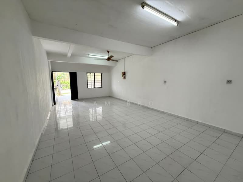 2-storey Terraced House for Sale in Taman Desa Kluang (Kluang) - Sam Bro - Interior - PropertyGuru.com.my