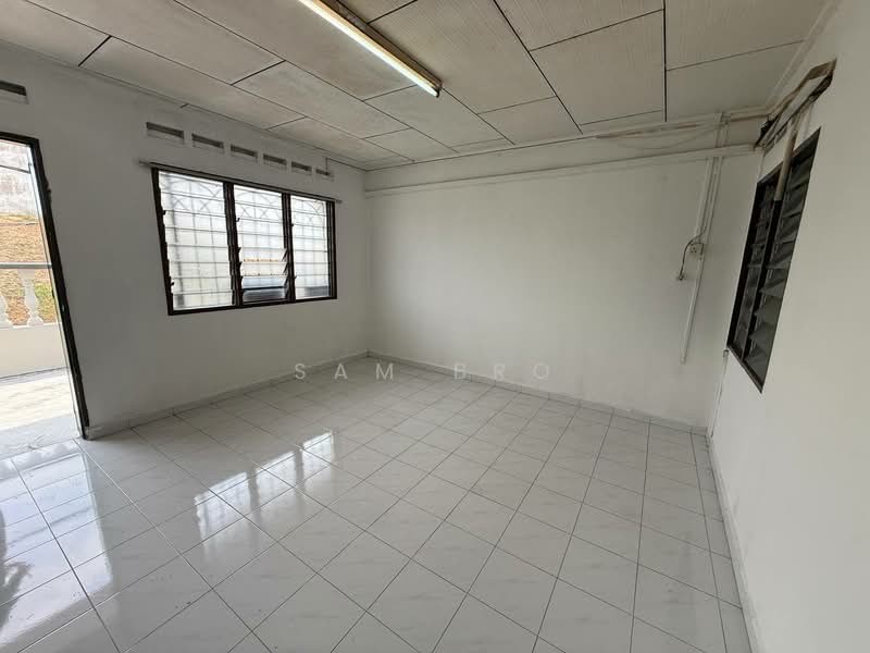 2-storey Terraced House for Sale in Taman Desa Kluang (Kluang) - Sam Bro - Interior - PropertyGuru.com.my