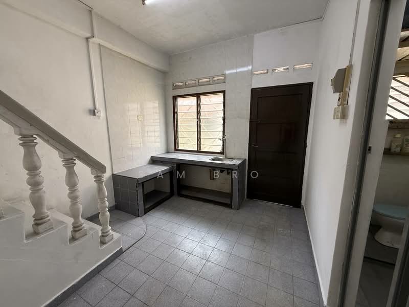 2-storey Terraced House for Sale in Taman Desa Kluang (Kluang) - Sam Bro - Kitchen - PropertyGuru.com.my