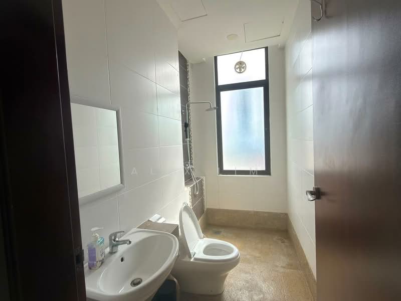 Kondominium untuk Disewa di Logan Residency (Logan Mansion) - Alex Lim - Bathroom - PropertyGuru.com.my