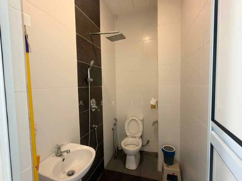 Kondominium untuk Disewa di Logan Residency (Logan Mansion) - Alex Lim - Bathroom - PropertyGuru.com.my