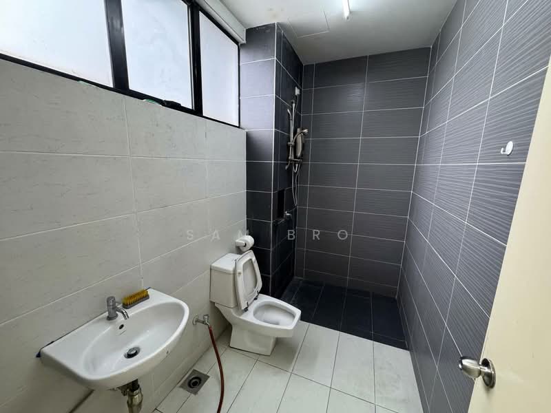 Pangsapuri untuk Dijual di Impian Senibong Residences - Sam Bro - Bathroom - PropertyGuru.com.my