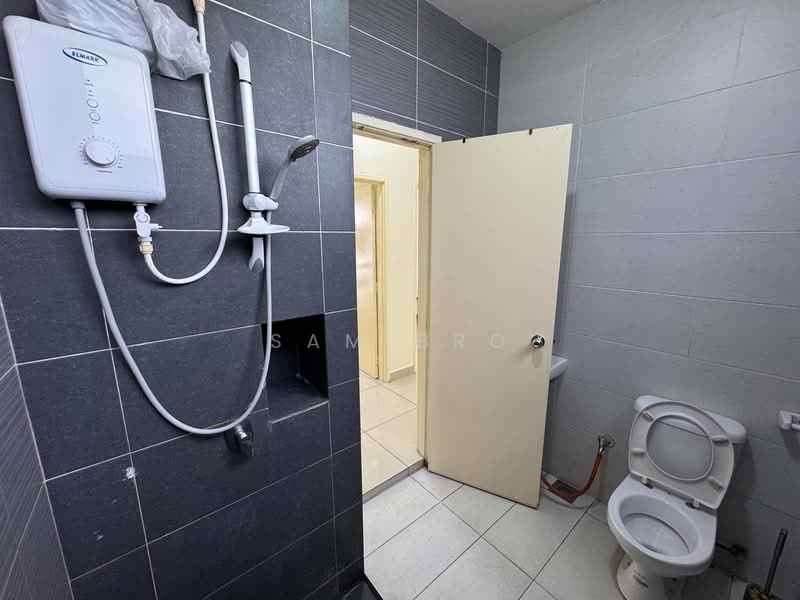 Pangsapuri untuk Dijual di Impian Senibong Residences - Sam Bro - Bathroom - PropertyGuru.com.my
