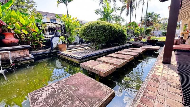 Bungalow House for Sale in Seksyen 11 (Shah Alam) - Sa'a Nordin - Garden - PropertyGuru.com.my