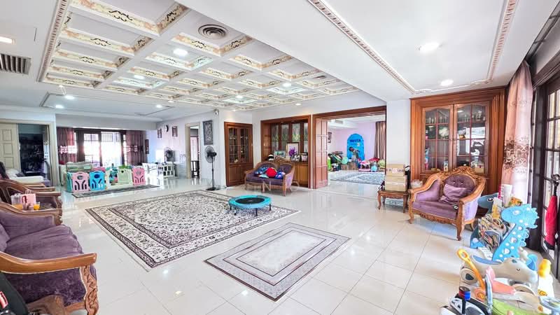 Bungalow House for Sale in Seksyen 11 (Shah Alam) - Sa'a Nordin - Living Room - PropertyGuru.com.my