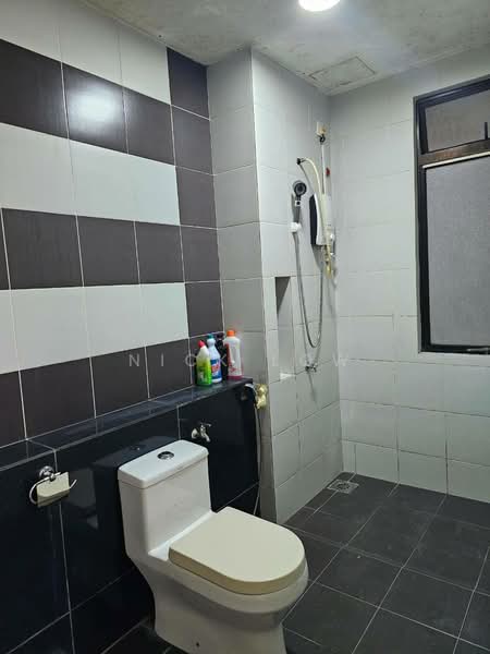 Pangsapuri untuk Disewa di Austin Regency (Pangsapuri Austin Perdana) - Nick Low - Bathroom - PropertyGuru.com.my