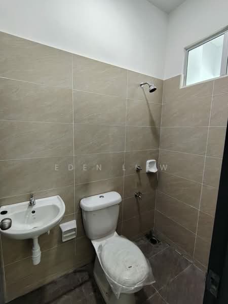 Rumah Teres untuk Disewa di Bandar Dato Onn (Tebrau) - Eden Liew - Bathroom - PropertyGuru.com.my