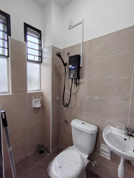 Rumah Teres untuk Disewa di Bandar Dato Onn (Tebrau) - Eden Liew - Bathroom - PropertyGuru.com.my