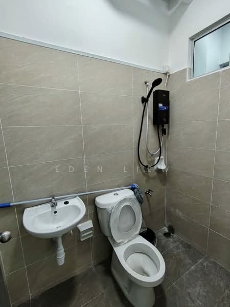 Rumah Teres untuk Disewa di Bandar Dato Onn (Tebrau) - Eden Liew - Bathroom - PropertyGuru.com.my