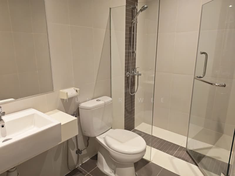 Kondominium untuk Dijual di Upland Serviced Suite (USS) - Hunter Wee - Bathroom - PropertyGuru.com.my
