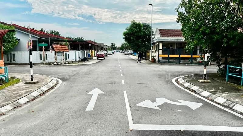 Rumah Teres 1-Tingkat untuk Dijual di Seksyen 30 (Shah Alam) - Muhammad Ridhwan Mohd Huzairi - Exterior - PropertyGuru.com.my